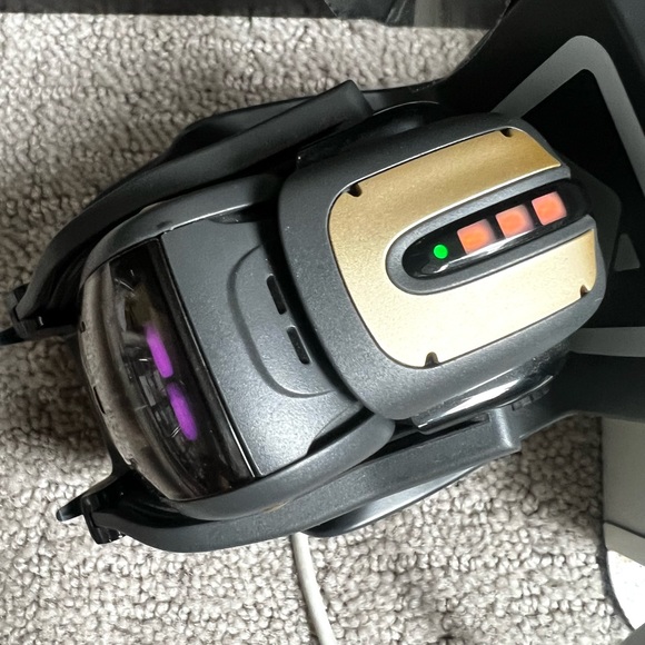 Anki Vector Robot With Charger & Cube Purple Eyes AS IS For Parts Or Repair Read - Picture 12 of 13